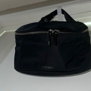 Tumi Voyageur Sling/Crossbody/Waist bag Black/Silver